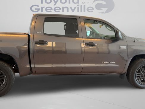 Used 2017 Toyota Tundra SR5 w/ SR5 Upgrade Package AWD/4WD image 39