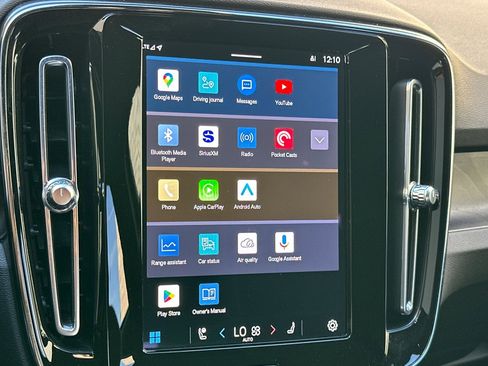 Used 2023 Volvo XC40 Recharge Ultimate image 21