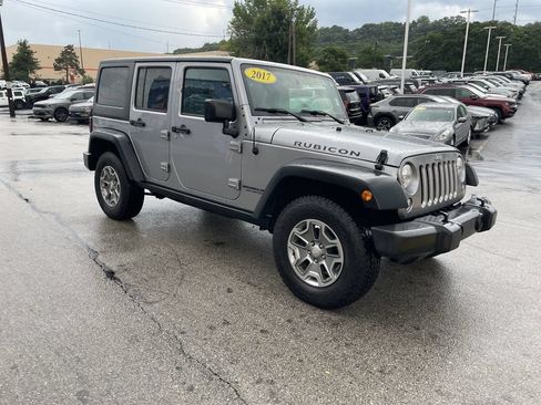 Used 2017 Jeep Wrangler Unlimited Rubicon w/ Cold Weather Group AWD/4WD image 6