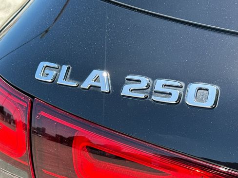 Certified 2022 Mercedes-Benz GLA 250 4MATIC image 37