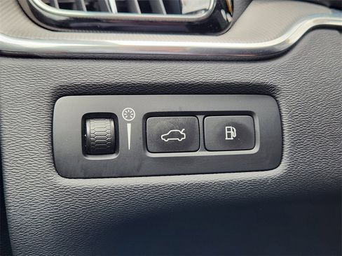 Used 2022 Volvo XC60 T8 R-Design w/ Advanced Package image 25