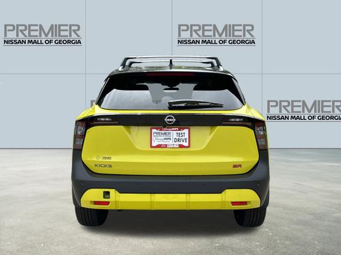 Used 2025 Nissan Kicks SR FWD image 5