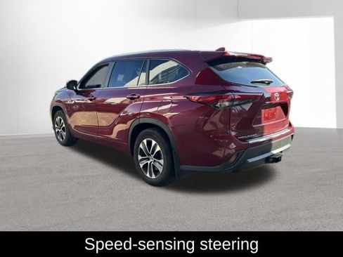Used 2023 Toyota Highlander XLE AWD/4WD image 4