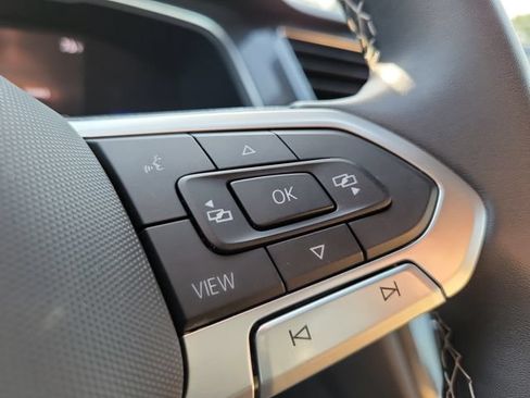 Used 2022 Volkswagen Tiguan SE AWD/4WD image 17