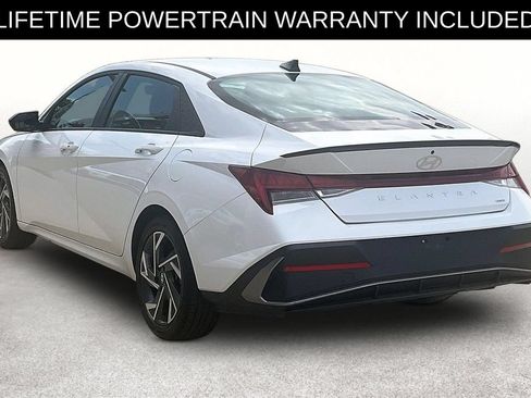 Used 2025 Hyundai Elantra SEL FWD image 11