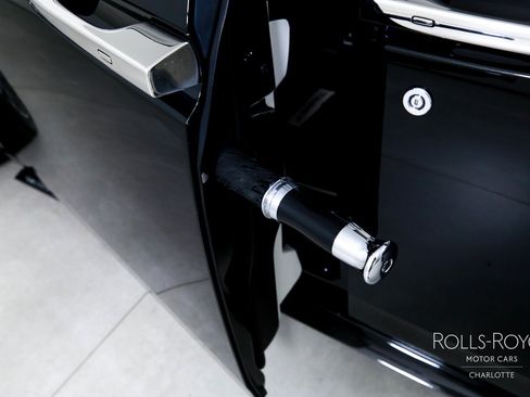 Used 2018 Rolls-Royce Phantom Sedan RWD image 33