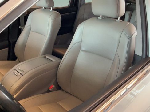 Used 2019 Toyota Highlander Limited FWD image 38