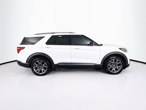Used 2025 Ford Explorer Platinum w/ Ultimate Package AWD/4WD image 8