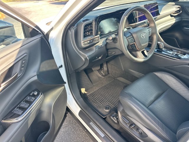 Used 2025 Toyota Crown Signia w/ Advanced Technology Package AWD/4WD image 12