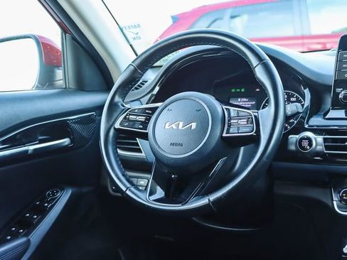 Used 2023 Kia Seltos S image 17