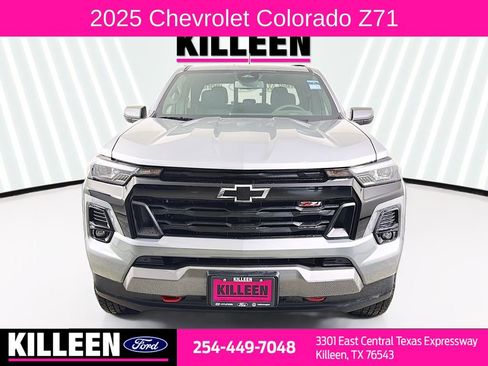 Used 2025 Chevrolet Colorado Z71 image 2