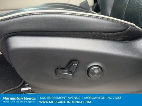 Used 2023 Chrysler Pacifica Limited w/ Uconnect Theater Family Group AWD/4WD image 14