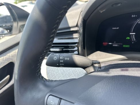 Used 2025 Toyota Camry XLE AWD/4WD image 21