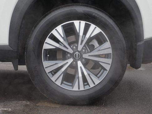 Certified 2022 Nissan Rogue SV image 4