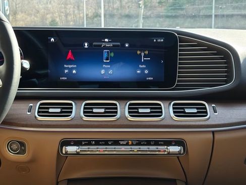 Used 2025 Mercedes-Benz GLE 350 4MATIC image 36