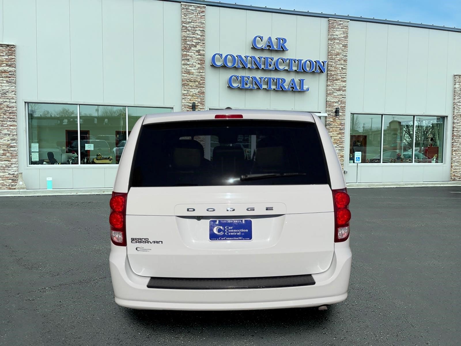 Used 2017 Dodge Grand Caravan SXT w/ Driver Convenience Group FWD image 3