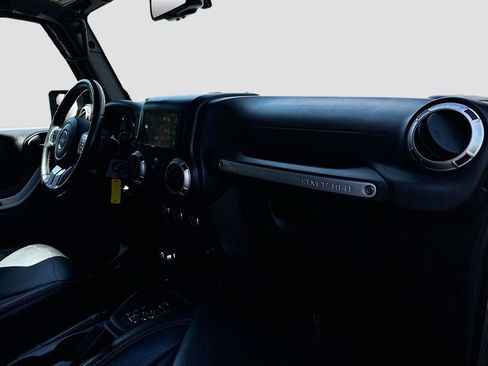 Used 2016 Jeep Wrangler Unlimited Rubicon AWD/4WD image 23