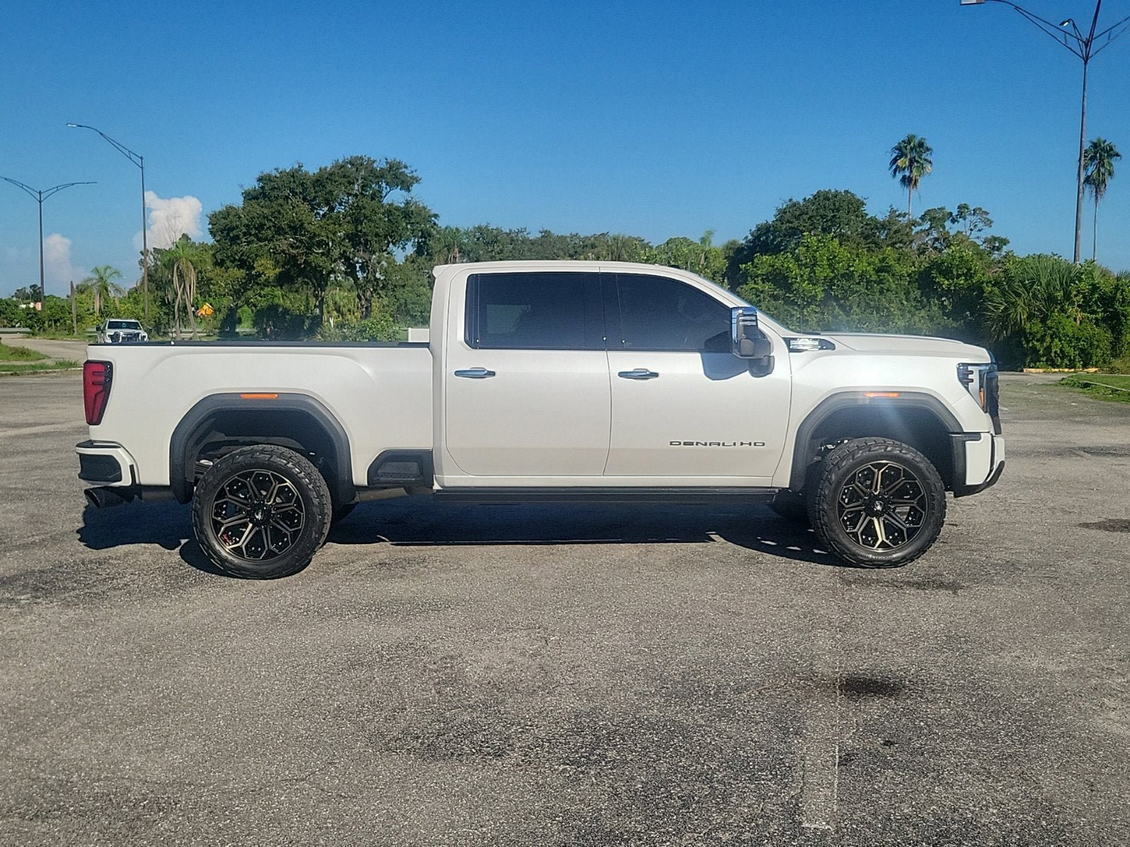 Used 2024 GMC Sierra 2500 Denali Ultimate AWD/4WD image 5