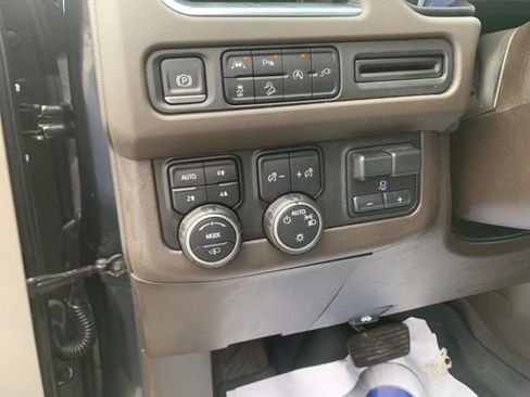 Used 2021 Chevrolet Tahoe Z71 w/ Z71 Off-Road Package image 13