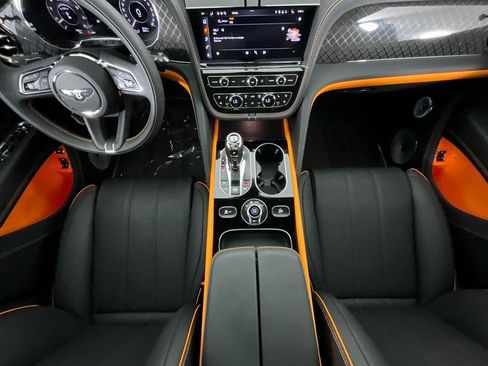 Used 2025 Bentley Bentayga AWD/4WD image 14