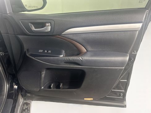 Used 2015 Toyota Highlander XLE image 35