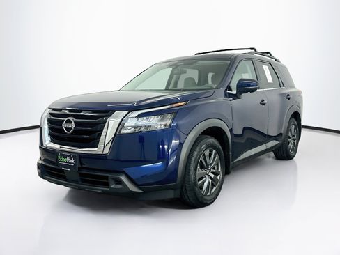 Used 2023 Nissan Pathfinder SV w/ SV Premium Package AWD/4WD image 3
