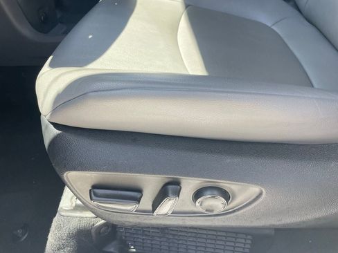 Used 2024 Toyota Sienna XLE FWD image 6