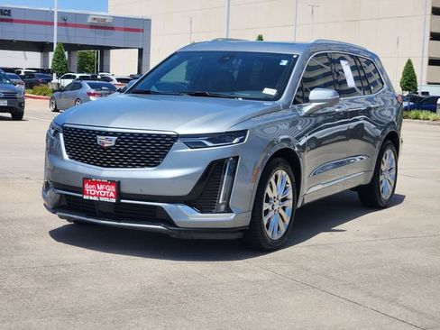 Used 2023 Cadillac XT6 Premium Luxury w/ Technology Package FWD image 3