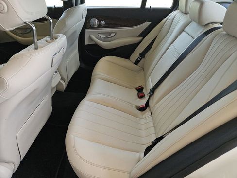 Used 2019 Mercedes-Benz E 300 4MATIC image 30