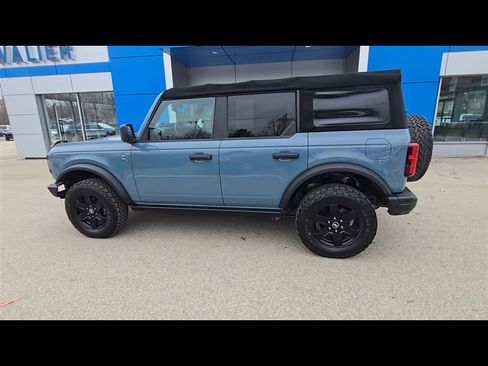 Used 2021 Ford Bronco Black Diamond image 6