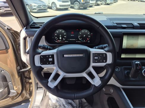 Used 2025 Land Rover Defender 110 X-Dynamic SE AWD/4WD image 16