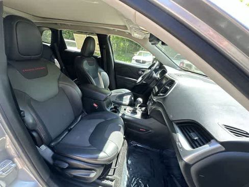 Used 2015 Jeep Cherokee Trailhawk w/ Comfort/Convenience Group AWD/4WD image 23