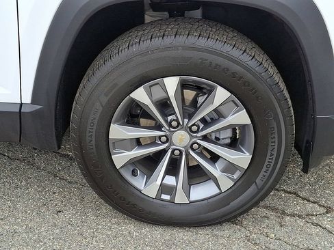 Used 2026 Chevrolet Equinox LT w/ Convenience Package II FWD image 9