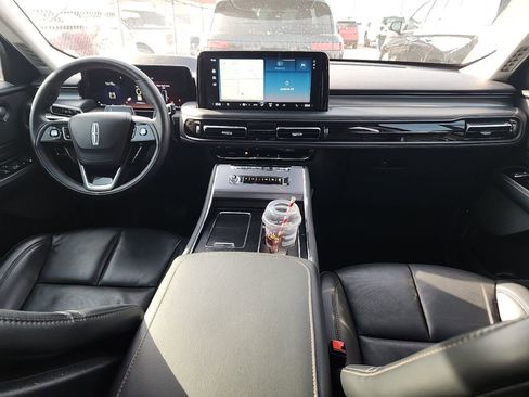 Used 2025 Lincoln Aviator AWD image 8