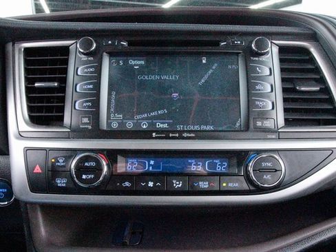 Used 2017 Toyota Highlander Limited image 18