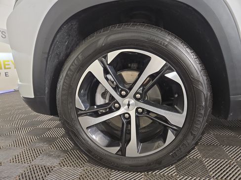 Certified 2024 Chevrolet Trax RS w/ Sunroof Package FWD image 32