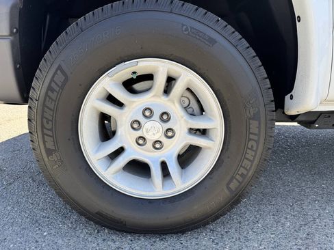 Used 2004 Dodge Dakota 4x4 Club Cab w/ Tire & Handling Group image 28