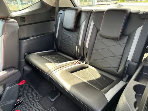 Certified 2024 Volkswagen Atlas Peak Edition SE AWD/4WD image 34