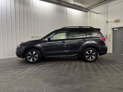 Used 2018 Subaru Forester 2.5i Limited AWD/4WD image 2