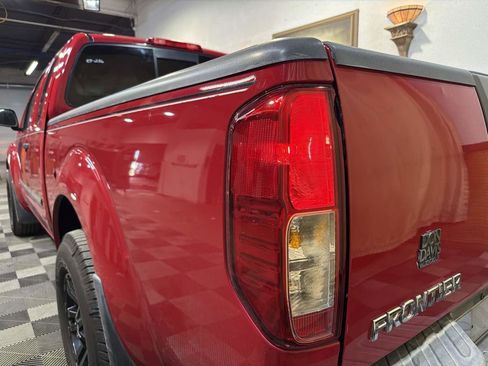 Used 2007 Nissan Frontier SE w/ Power Pkg AWD/4WD image 9