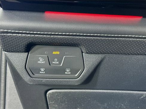 Used 2024 Volkswagen Atlas Cross Sport SEL R-Line image 22