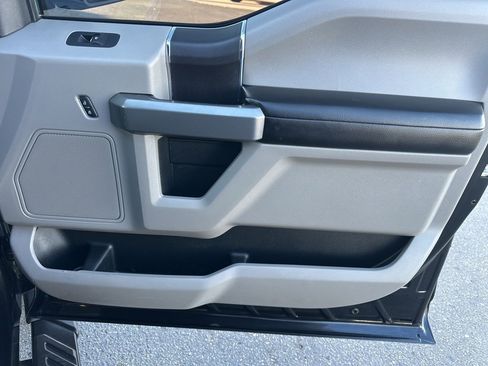 Used 2015 Ford F150 XLT image 27