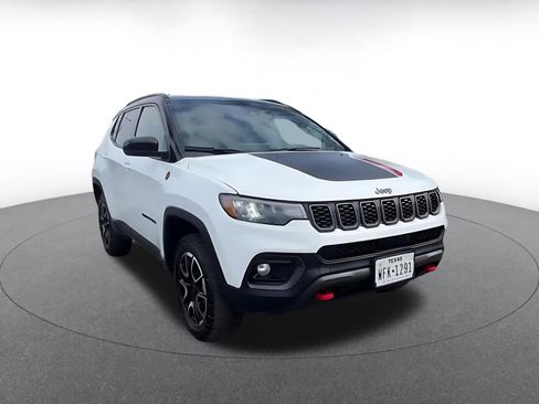 Used 2025 Jeep Compass Trailhawk AWD/4WD image 3