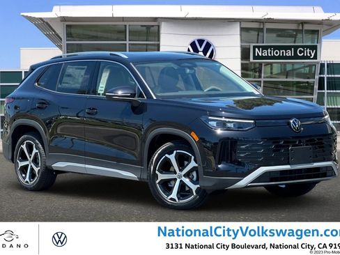 New 2026 Volkswagen Tiguan SE FWD image 1