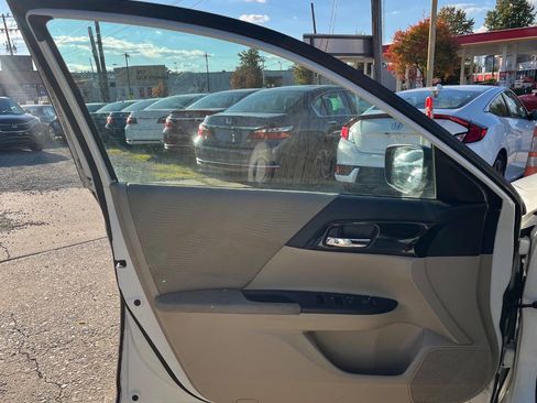 Used 2017 Honda Accord LX image 8