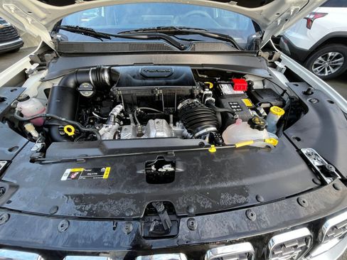 Used 2025 Jeep Compass Limited image 33