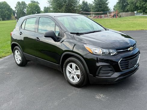 Used 2020 Chevrolet Trax LS FWD image 3