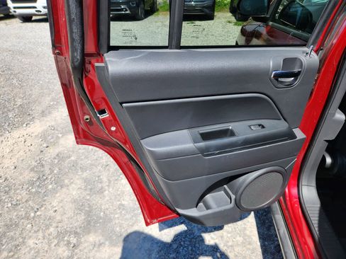 Used 2013 Jeep Compass Latitude image 27