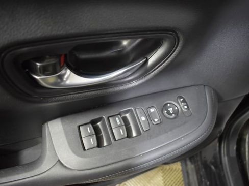 Used 2025 Honda HR-V LX image 8