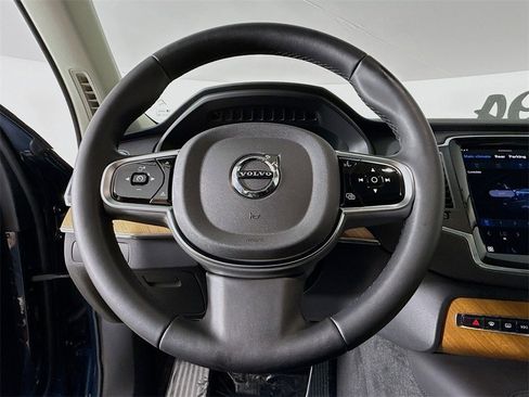 Certified 2025 Volvo XC90 B6 Core image 11